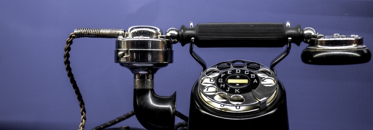 un telefono degli anni novanta