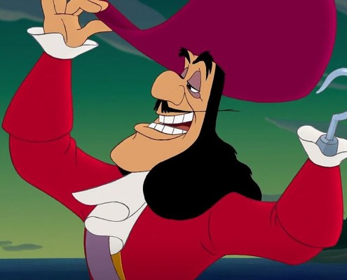 Capitan Uncino, faccia fiera, con uncino alzato
